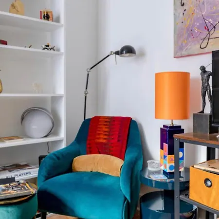 Charming Quiet Near Montmartre 아파트