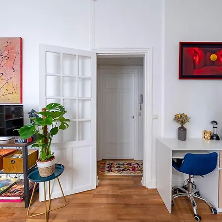 Charming Quiet Near Montmartre Apartment