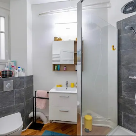 Charming Quiet Near Montmartre Apartment